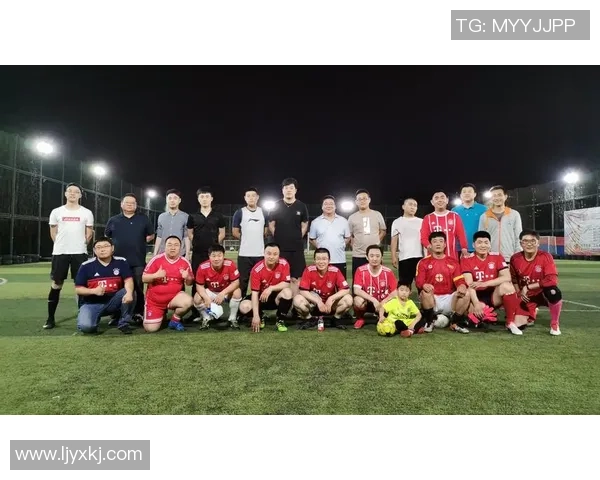 阿豹足球带你领略激情四溢的绿茵场，感受团队合作与拼搏精神的魅力